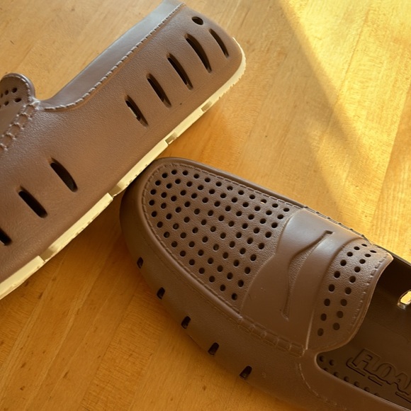 FLOAFERS Posh Driver 2.0 Loafer in Driftwood Brown -- Woman's SIZE 9 - Picture 7 of 7